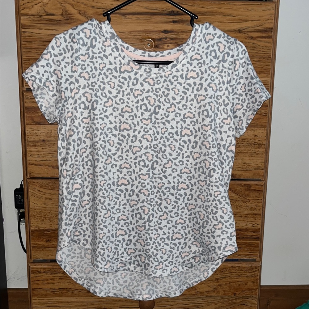 Stylish Leopard Print Women's Pajama Top - Gray and Pink